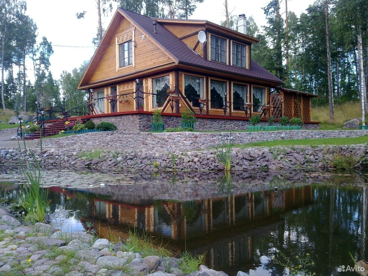 Купить дом дачу санкт петербург. На даче. Дом у озера в Ленинградской области. Дом дача. Дачи под Питером.