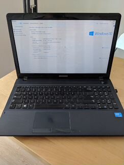 Ноутбук SAMSUNG NP270E5E в рабочем состоянии
