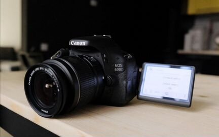 Продам зеркальный фотоаппарат Canon 600d