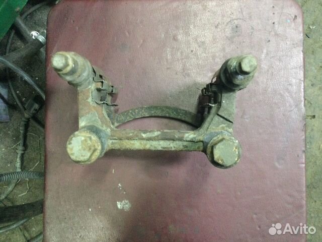 Скоба заднего суппорта VW T5 T6