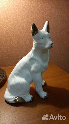 Статуэтка фарфор собака