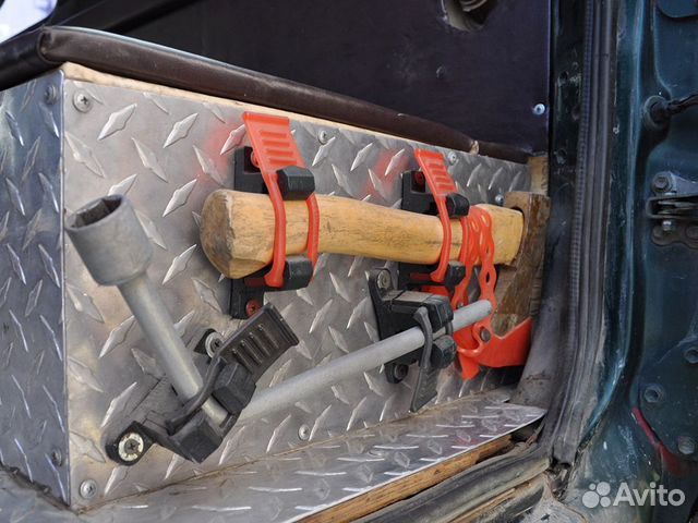 Крепление топора или стволов ружья. Компл 2 шт