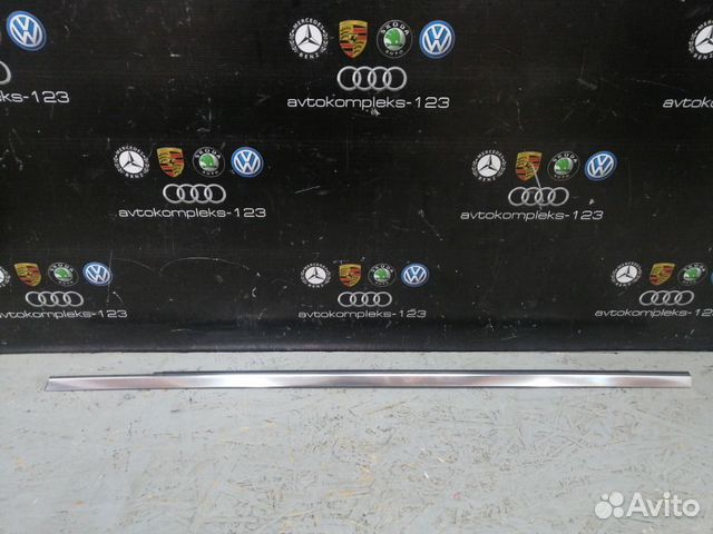 Молдинг стекла передний левый Mercedes-Benz B-180