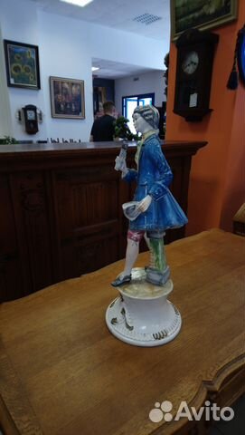 Старинная фарфоровая фигура Мальчик, Италия Старинная фарфоровая фигура Мальчик, Италия