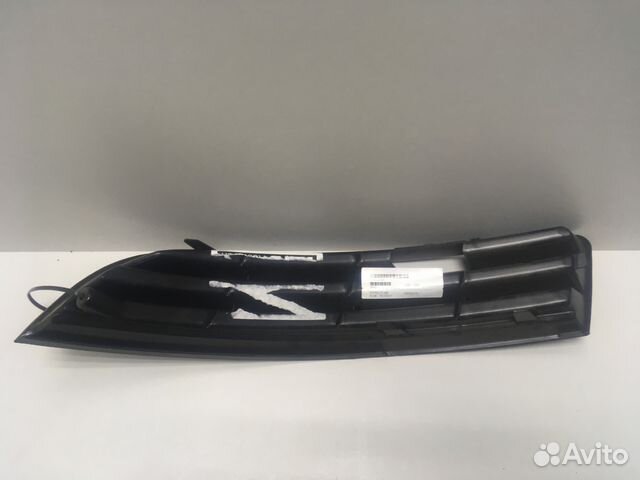 Решетка в бампер правая VW Passat B6 без птф новая Решетка в бампер правая VW Passat B6 без птф новая