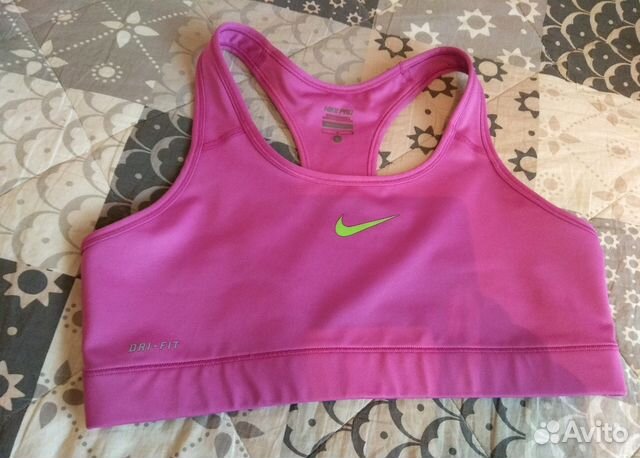 Спортивный топ nike Спортивный топ nike