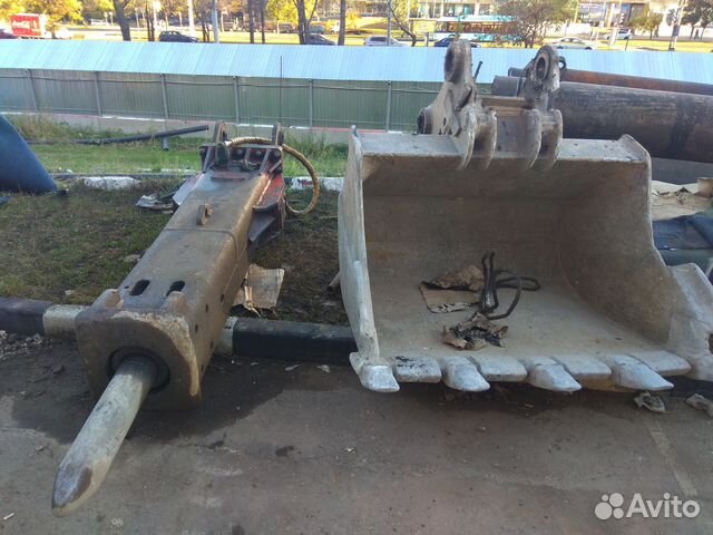 Аренда экскаватора с гидромолотом Аренда экскаватора с гидромолотом