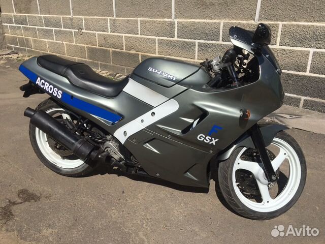 Suzuki gsx 250 across