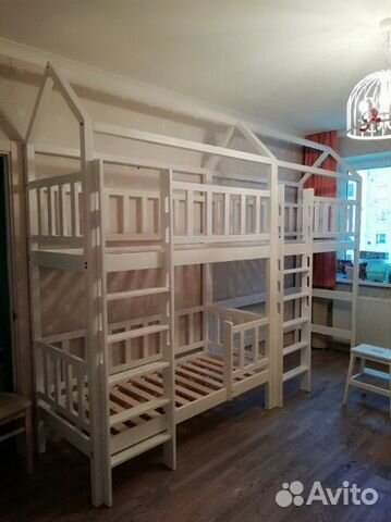 Двухъярусная кровать домик