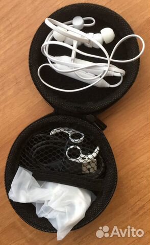 Наушники беспроводные (bluetooth) + чехол +насадки