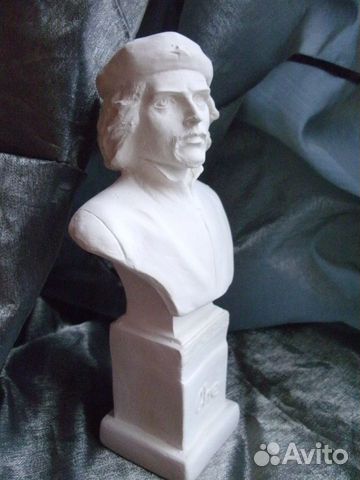 Бюсты Че Гевары и Фиделя Кастро