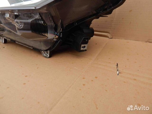 Фара левая Toyota RAV4 4