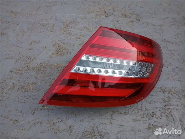 Фонарь задний правый Mercedes C-Class W204 M272