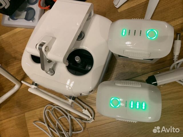 Квадрокоптер DJI Phantom 4