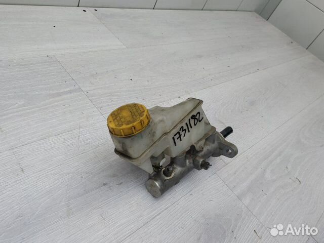 Главный тормозной цилиндр 26401XA00A Subaru Tribec