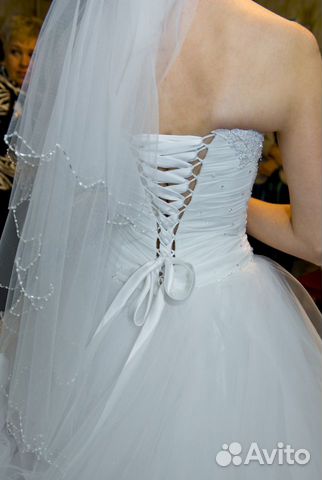 Свадебное платье со шлейфом (индивидуальный пошив) Свадебное платье со шлейфом (индивидуальный пошив)