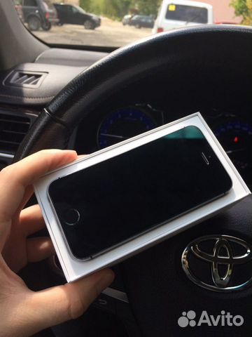 Телефон iPhone SE