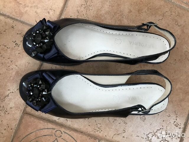 Открытые туфли Tervolina