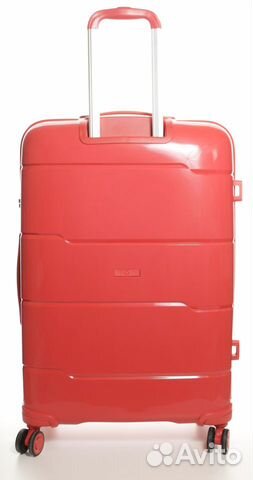 Чемодан пластиковый на колесах Чемодан пластиковый на колесах