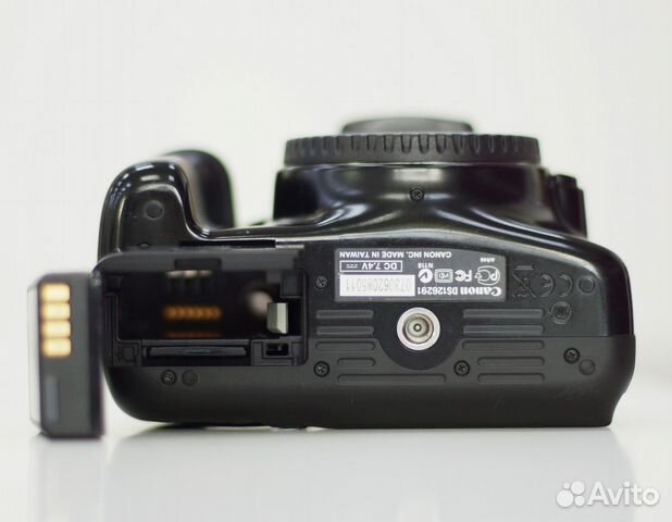 Зеркальная фотокамера фотоаппарат Canon 1100D Зеркальная фотокамера фотоаппарат Canon 1100D