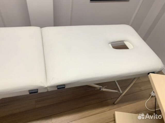 Стол массажный Гелиокс белая кожа, 2 штуки Стол массажный Гелиокс белая кожа, 2 штуки