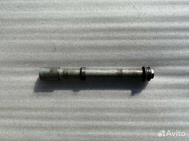 Honda cbr929rr Fireblade ось переднего колеса