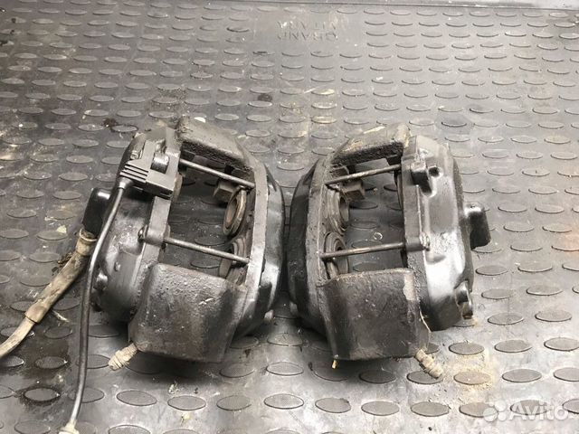 Комплект передних суппортов Mercedes-Benz 220