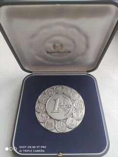 Настольная медаль-календарь 2003 г. 1 Евро новая
