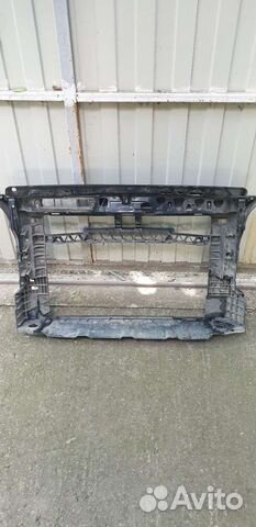 Решётка радиатора на Volkswagen polo 2013 года