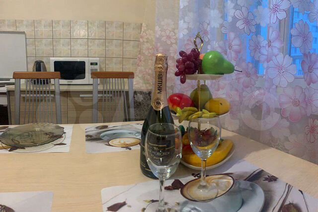 2-к. квартира, 65 м², 2/10 эт.