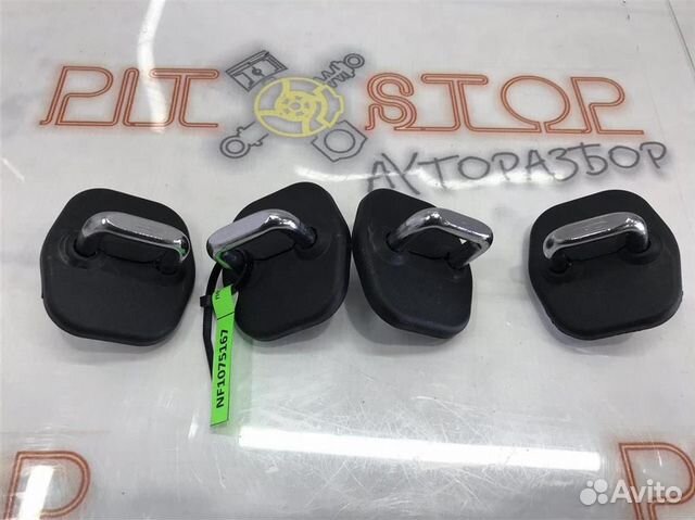 Петля замка двери комплект Nissan Fuga (Y50) 2004