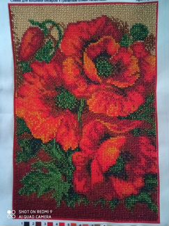 Картина маки. Вышитая бисером