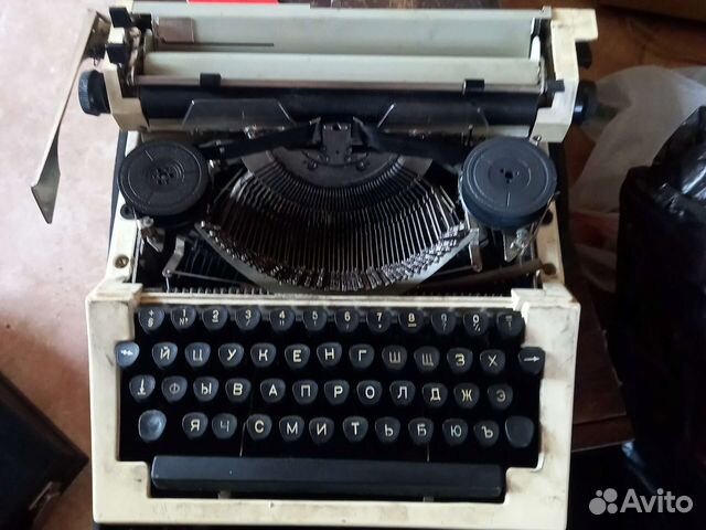 Печатная пишущая машинка