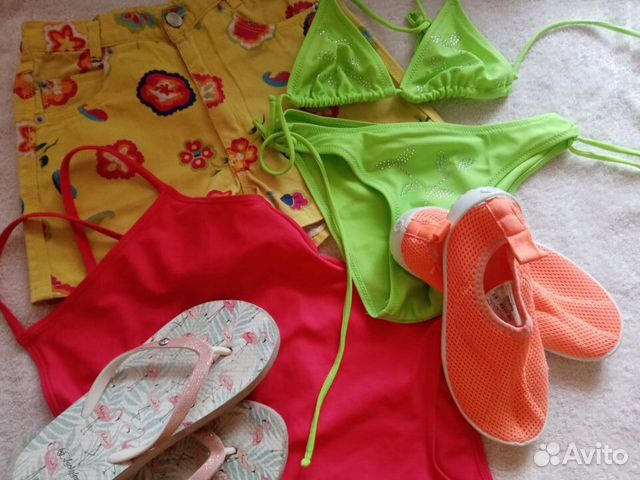Вещи пакетом/аквашузы купальники сланцы шорты