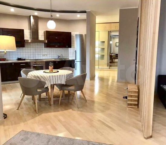 2-к. квартира, 70 м², 4/7 эт.