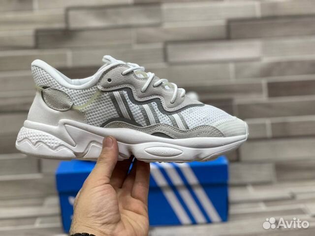 Кроссовки adidas ozweego