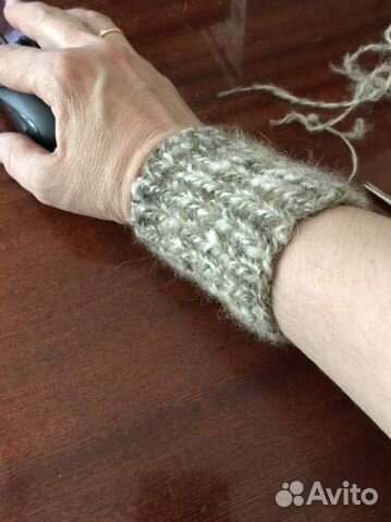 Напульсник из собачей шерсти