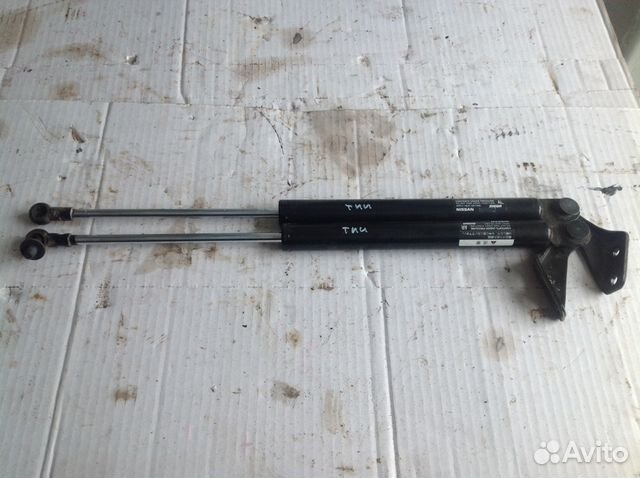 Амортизатор крышки багажника Ниссан Тиида С 11