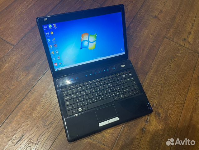 14 дюймов шустрый с хорошим экраном