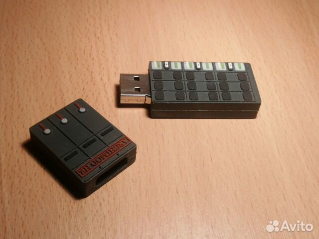 Флешка (USB флеш-карта) Legrand 16 Гб (16 Gb)