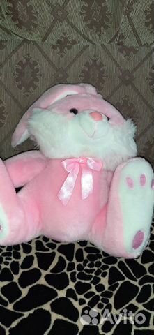 Заяц плюшевый и детские игрушки