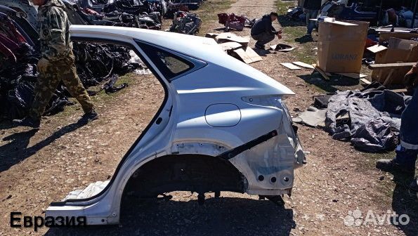 Задняя левая четверть на Lexus NX