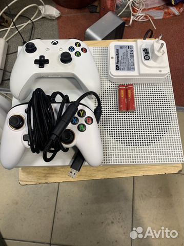 Xbox one s 1tb model 1681 и геймпады elite