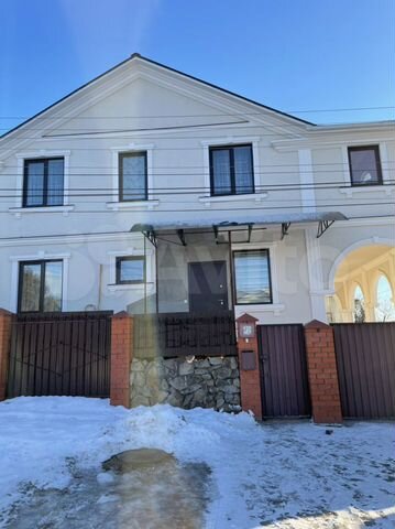 Дом 197 м² на участке 4 сот.