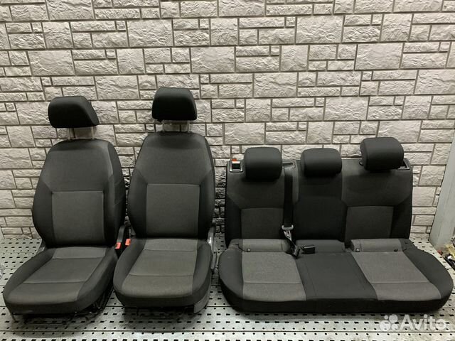 Skoda Rapid Передний и задний ряд сидений