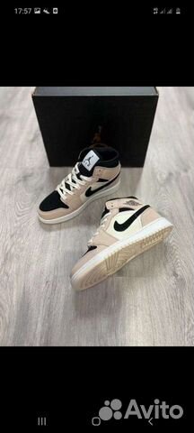 Кроссовки Nike air Jordan 1 mid + носки