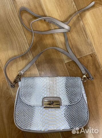 Маленькая бежевая кожаная сумка