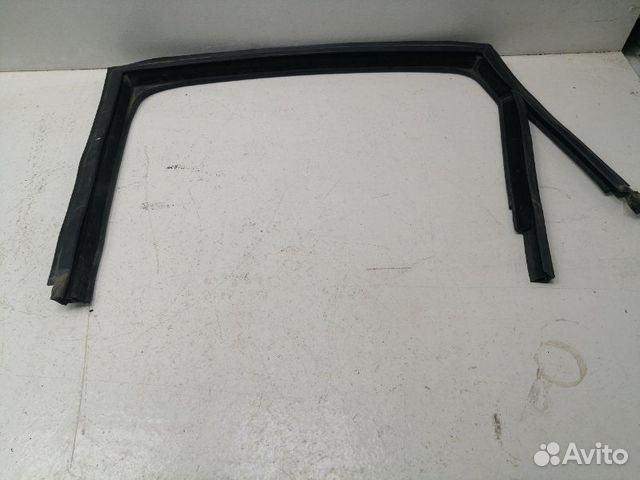 Уплотнитель стекла двери задний левый Volkswagen