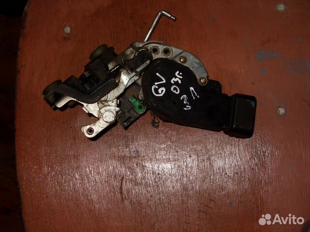 Замок задней левой двери Suzuki Grand Vitara 2004г