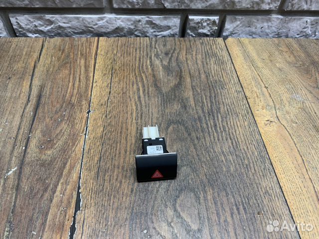 Skoda Superb Кнопка аварийной сигнализации